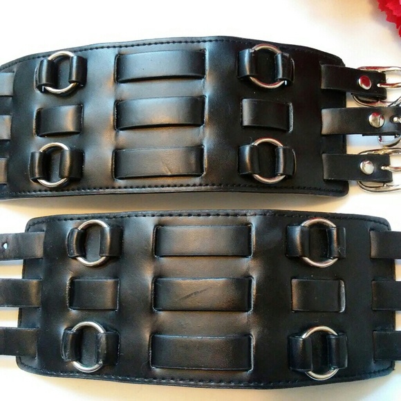 Hot Topic Faux Leather O-ring Triple Buckle Cuff - Picture 2 of 3